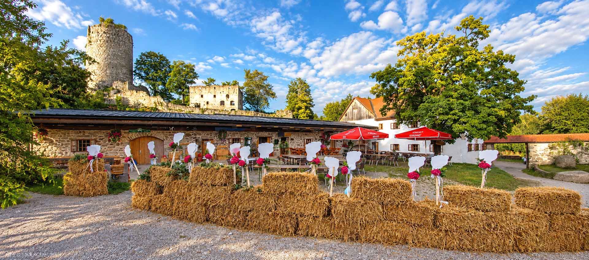 Silvia & Martin Burgruine Prandegg Öberösterreich